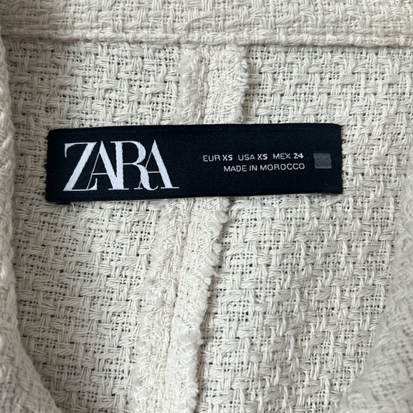 Zara Gold Button Textured Business Casual Jacket SIZE(XS)🤍 - Picture 6 of 6
